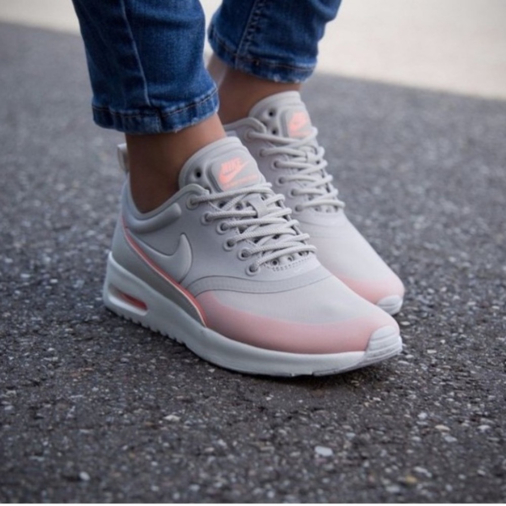 Nike Air Max Thea Size 9